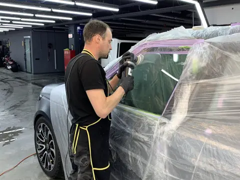 Боковое процесс — полировка автостёкол